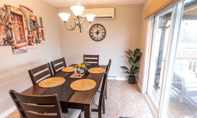 Moncton Casa | North End Moncton - Home