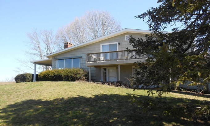 North Falmouth Casa | North Falmouth Waterfront w/Privacy