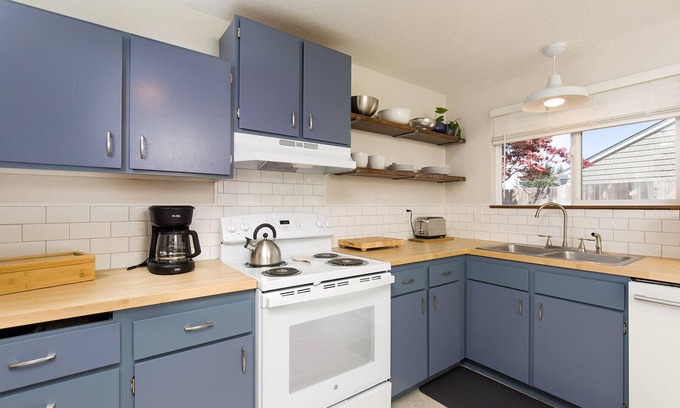 Eureka Cabaña | 🐶 North Fork Cottage: Convenient, Pet friendly, Modern Furnishings!🌲