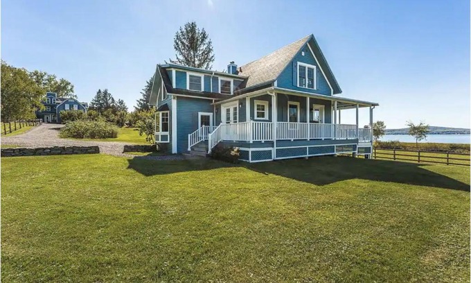 Lac-Brome Casa | North House - Lovely Lac-Brome 3 Bedroom Lakefront Cottage