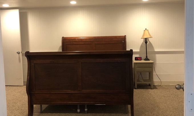 Marshfield Apartamento | North Marshfield furnished rental with amazing sunsets . Pet friendly and cozy