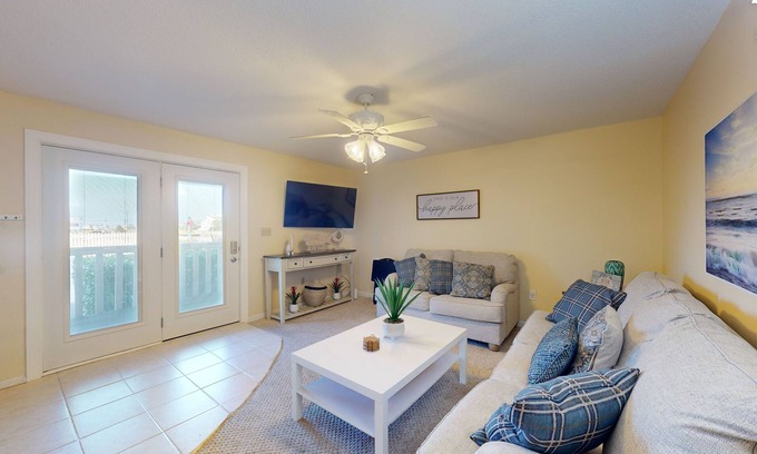 Caine Woods Condominio | North Ocean City bayside condo with first floor convenience