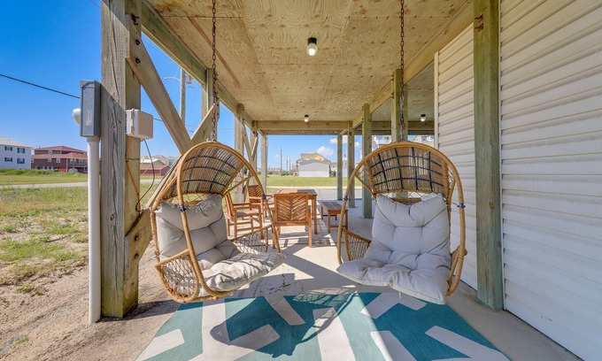 Surf City Cabaña | North Topsail Beach Home - Walk to the Ocean!