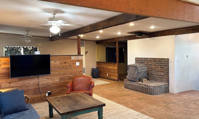 North Valley Cabaña | North Valley Artist’s Cottage -peaceful, bright