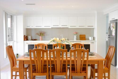 Jordan Springs Casa | North-West 5Br near Woolworths & Regatta Centre