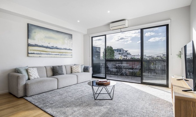 Northcote Casa | Northcote 3-Bed Townhouse Near Cafés & Shops