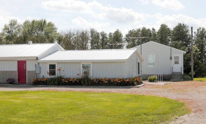 Alpha Cabaña | Northeast Iowa Farm Cottages