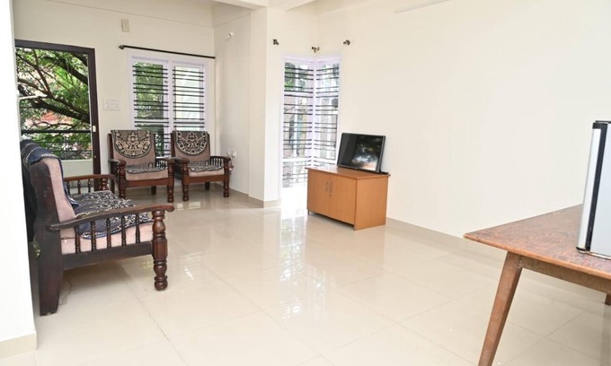 Yelahanka Hotel | Northern Aura