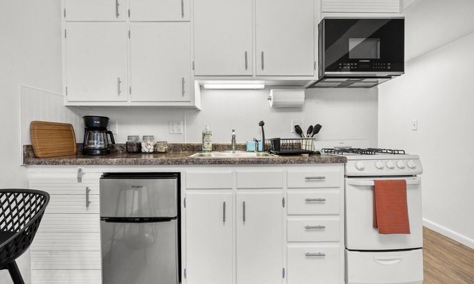 Mann Apartamento | Northside Nook -- 10 minute walk to downtown and campus