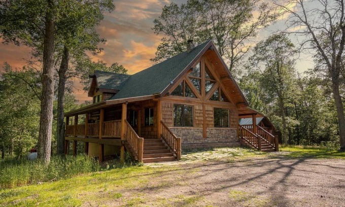 Webb Lake Casa | Northwoods Log Cabin - 3 acre retreat!