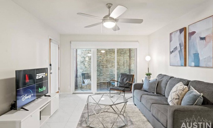 Westfield Apartamento | Charming, Modern Apt | Pool + Patio + Free Parking