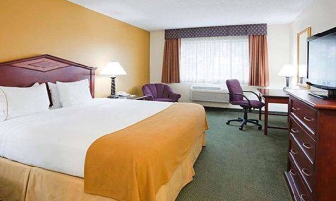 Eagan Casa | Norwood Inn Eagan - 1 King Suite with Spa Bath Oversized Non Smoking