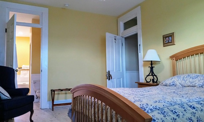 Cowan Casa | Nostalgic en suite room in historic railroad inn and town