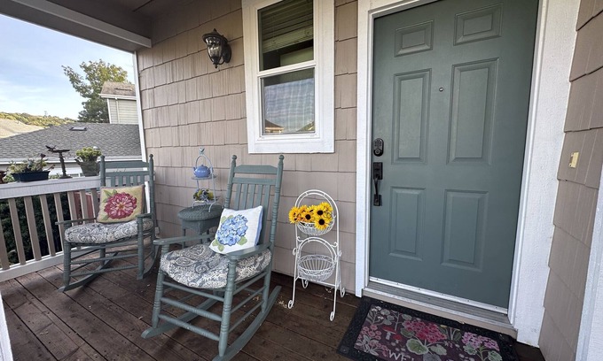 Petaluma Cabaña | Not Active Charming 2-bedroom cottage in awesome Petaluma with WiFi, AC