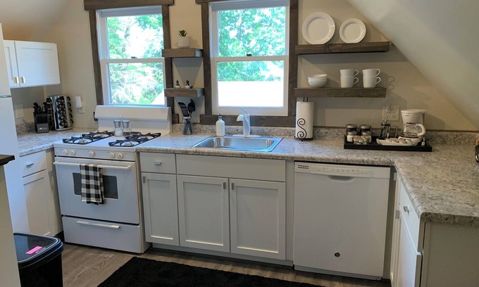 Backus Apartamento | Not so rustic brand new apartment on beautiful Pine Mountain Lake.