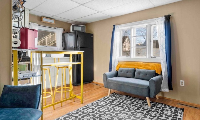Dover Apartamento | Nothing Fancy Older Pet Friendly APT!