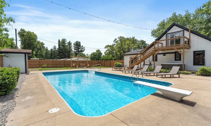 South Bend Casa | Notre Dame Haus: Pool, Game room & 5 min to campus