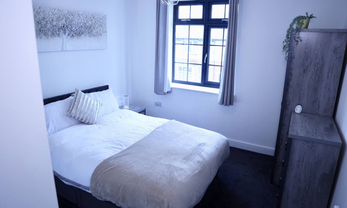 Nottingham Apartamento | Nottingham Brand New 1BR Apt w/ Full Kitchen City