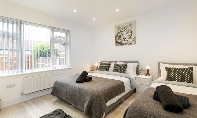 Bramcote Villa | Nottingham Serviced Accommodation