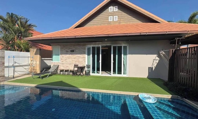 Central Pattaya Villa | November T Pool villa 4 บ้านพลูวิลล่า 3 ห้องนอน 3ห้องน้ำ มีสระว่ายน้ำส่วนตัวบ้าน
