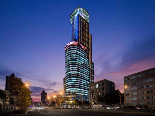Pudong Hotel | Novotel Atlantis Shanghai - Enjoy our great-valued breakfast in our rooftop revolving restaurant with a stunning river view & utilize our FREE self-serviced laundry