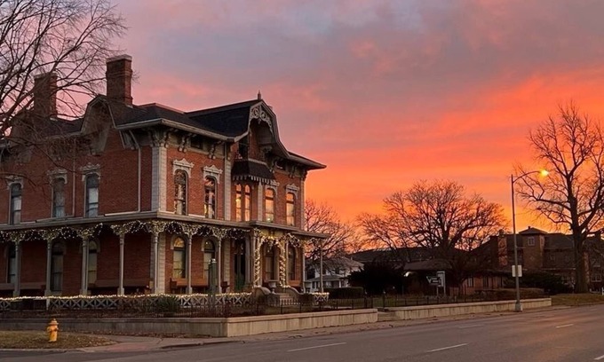 Davenport Casa | Now available for 1-Day Holiday Events! Message for more information 🏰🌲🥂