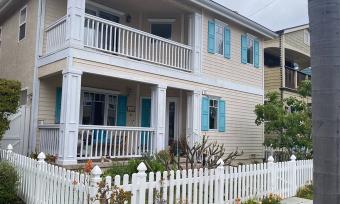 Old Towne Casa | Escape the City - Enjoy Seal Beach! Pool table! Charming 3 level sleeps 8.
