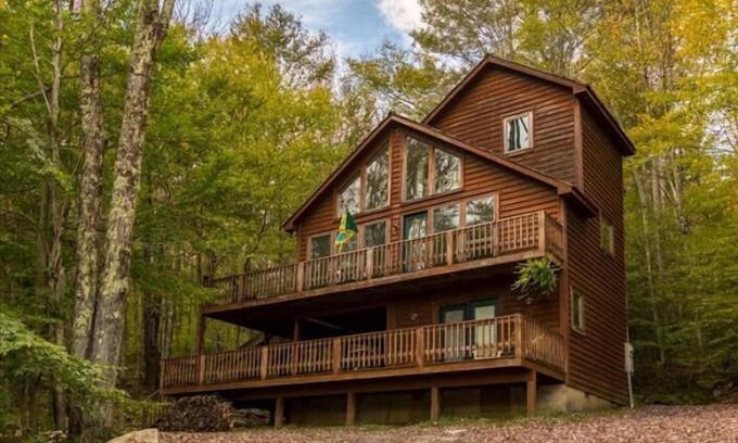 Davis Casa | Escapada romántica privada, metida en el bosque! Jacuzzi privado!