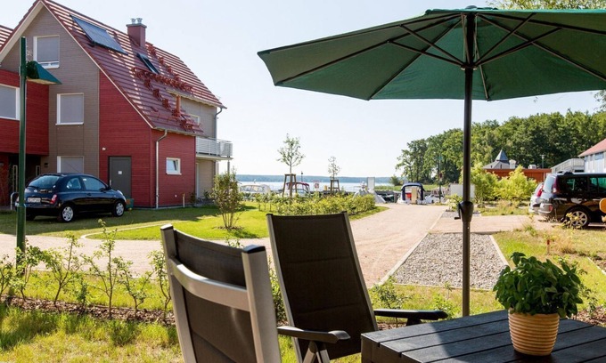 Plau am See Apartamento | Nr 25 Modern 2-room apartment in a quiet location with fireplace. Dog allowed -