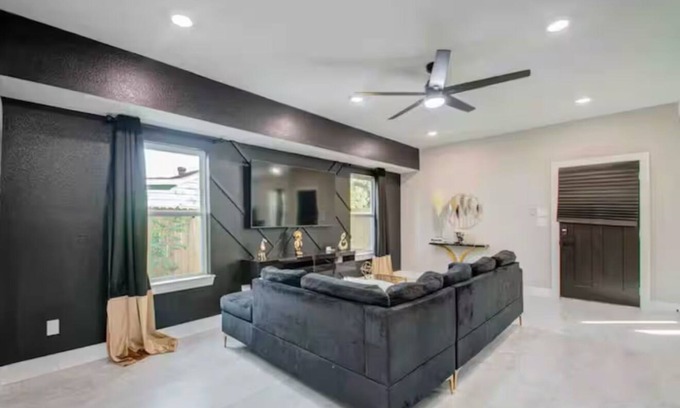 Southeast Houston Casa | NRG Stadium Escape