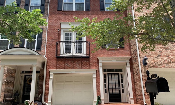 Peachtree City Casa | Townhouse with pool, tennis courts and gym. Easy access to highway and Studios