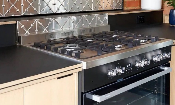 Lancefield Casa | NudgeNudgeWinkWink (Suits Up To Three Couples)