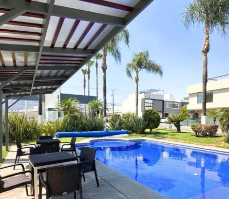 Tlajomulco de Zuniga Casa | Nueva Galicia residencial, es una propiedad completa al sur de la ciudad que te ofrece modernidad, espacio, tranquilidad, cuenta con 4 recamaras 3 baños completos y 2 cajones de estacionamiento privados