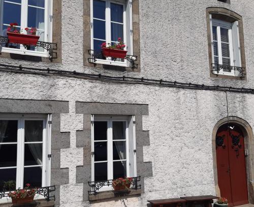 Le Dorat Apartamento | Number 22 - Le Dorat - Apartment One with garden & free parking
