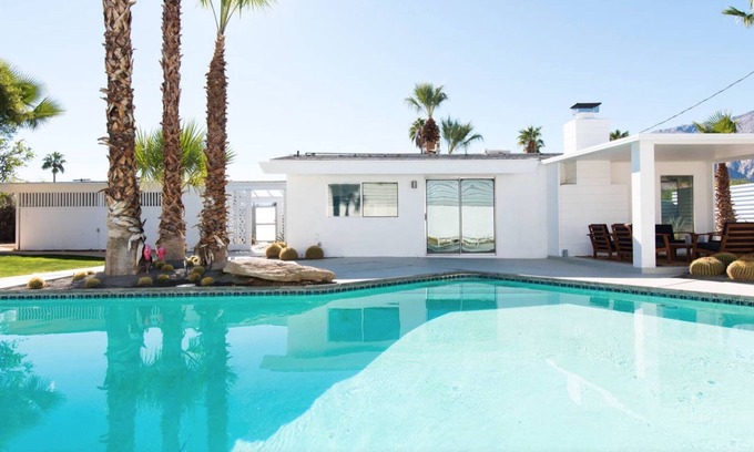Racquet Club Estates Casa | Número 444 - Un inmaculado Alexander de mediados de siglo con una gran piscina climatizada