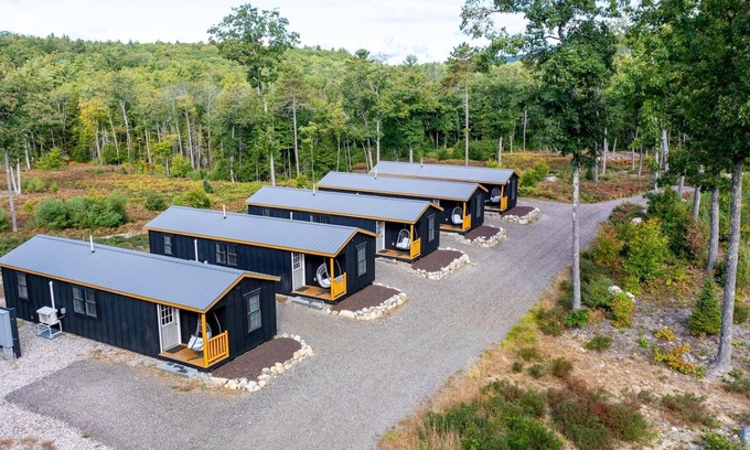 North Sebago Cabina | NUTHATCH - RESORT WITH 12 PROPERTIES. NATURAL POND FOR SWIMMING. CAFE ON SITE.