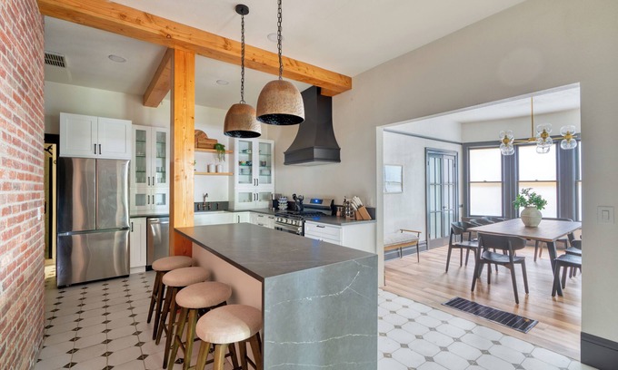 Nob Hill Casa | NW 23rd Luxury | Walk to Shops, Cafés & More