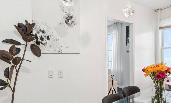 Southeast Yonkers Casa | NY Prime Luxury Escape with KING Bed + Easy Parking