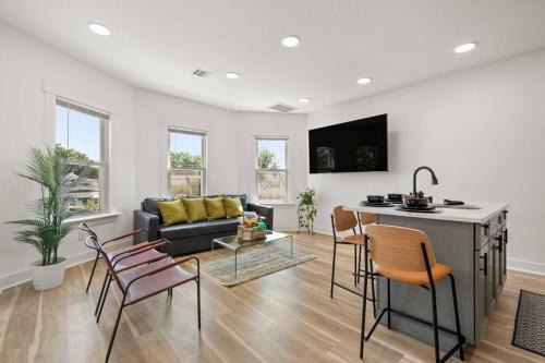 Fair Lawn Apartamento | NYC Access 4BR Duplex Sleeps 10, Free Parking