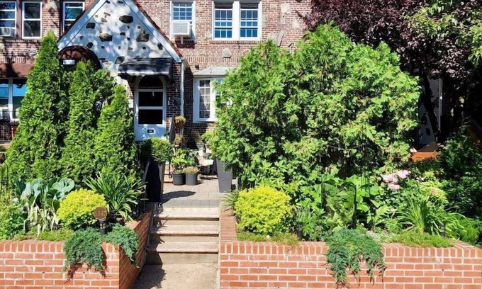 Queens Apartamento | NYC Modern Queens 2 beds patio parking fire pit