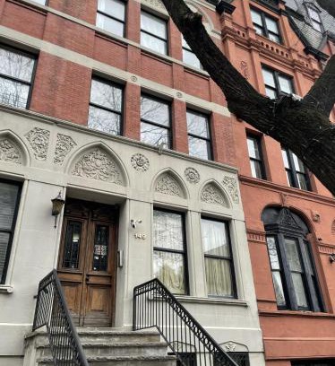 Central Park North Hotel | NYC Townhouse Apartment