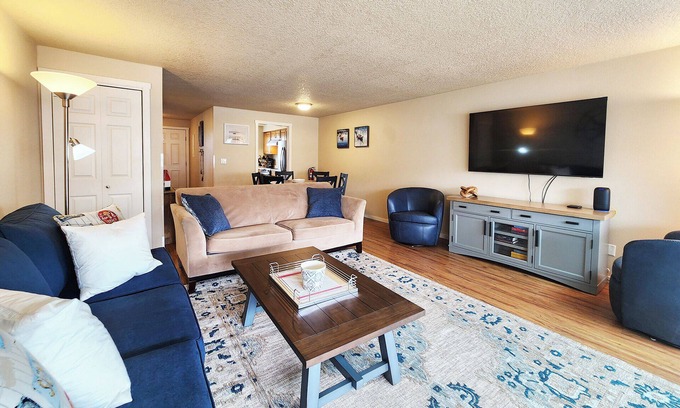 Newport Casa | Nye Beach, Restaurants, Shopping & More! Walk to the Beach!
