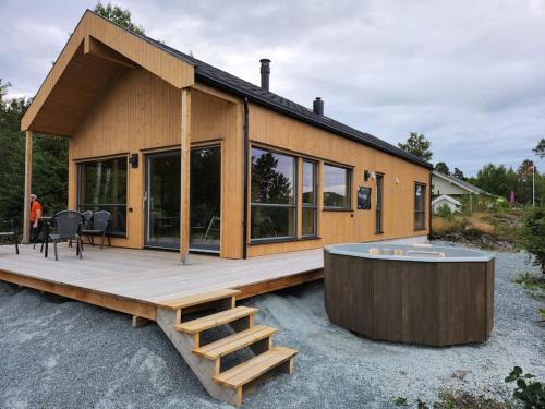 Leksvik Casa | Nyoppført hytte med badestamp