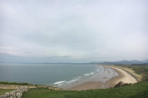Llanfair Casa | Nyth Y Wiwer, Spacious and Peaceful Bungalow Near Harlech