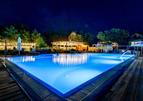 Niechorze Complejo | OŚRODEK KOLONIJNO WCZASOWY MEWA - przy plaży z basenem z podgrzewaną wodą i mini SPA