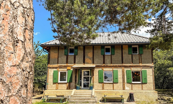 Chalais Cama Y Desayuno | Ô Bercail colonie renovated as an Ecolodge. Magnificent location near Vercorin