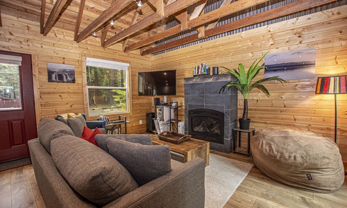 Tahoma Casa | O'Brien's Den: acogedora, c��moda y completamente renovada cabaña en la costa oeste