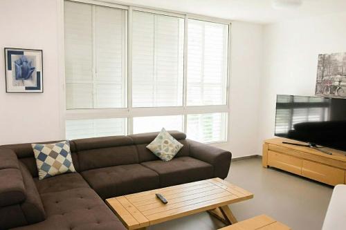 Bat Yam Apartamento | Oַ&O Group- Cozy APT Bat-Yam 3 Min Walk To Beach