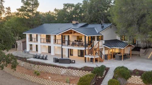 Templeton Casa | Oak and Vine Vineyard Estate