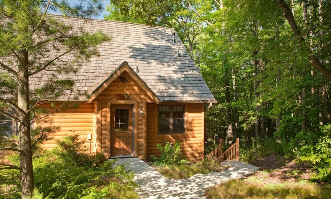 Sturgeon Bay Cabina | Oak cabin one bedroom